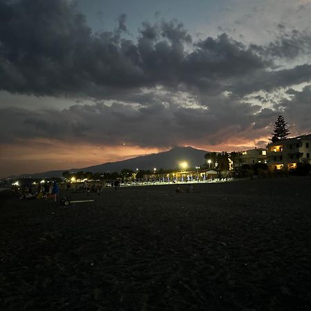 Appartamento I Puritani On The Beach 贾迪尼-纳克索斯 外观 照片