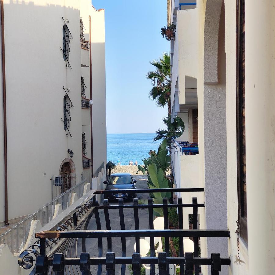 Appartamento I Puritani On The Beach 贾迪尼-纳克索斯 外观 照片