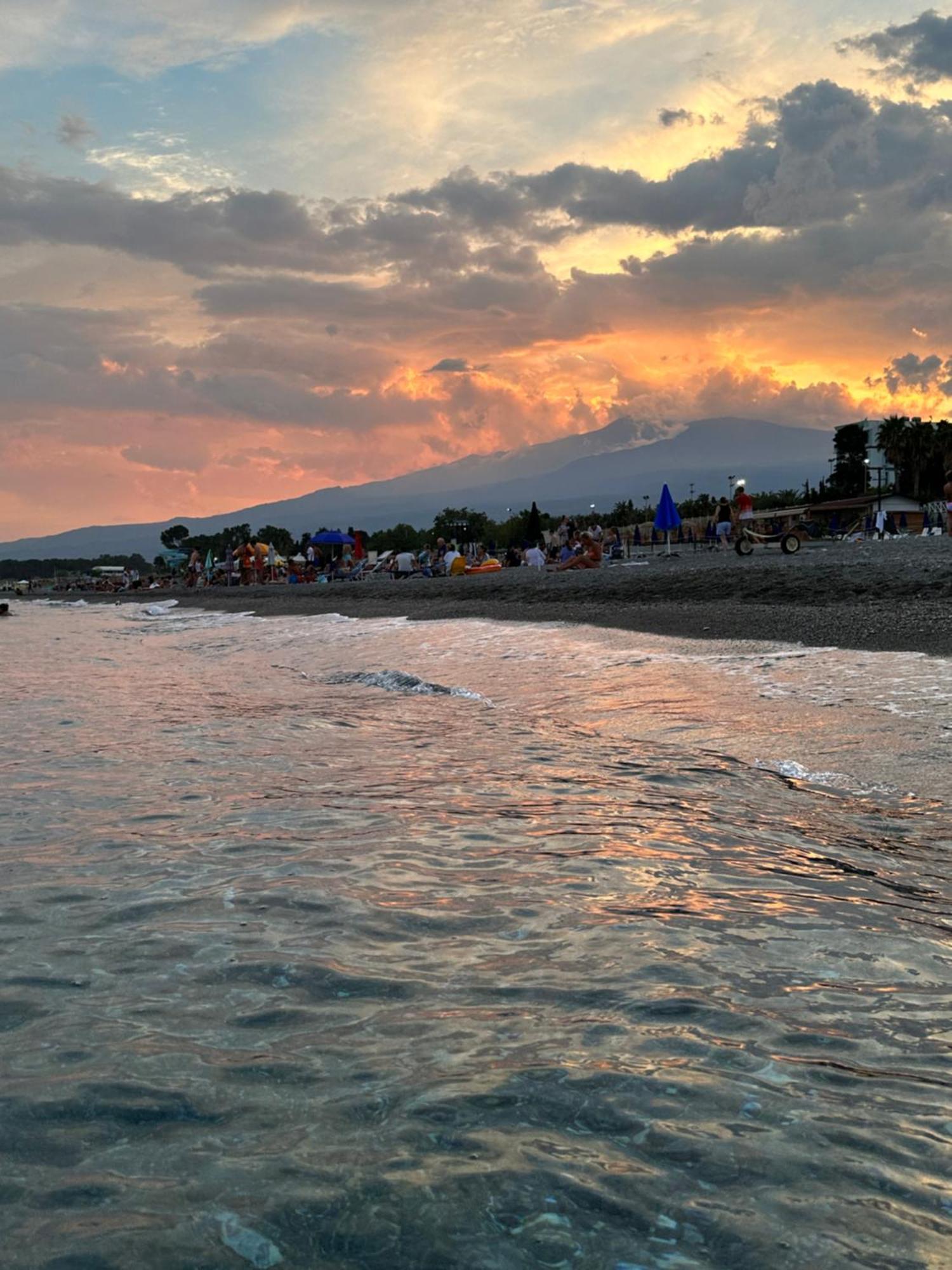 Appartamento I Puritani On The Beach 贾迪尼-纳克索斯 外观 照片
