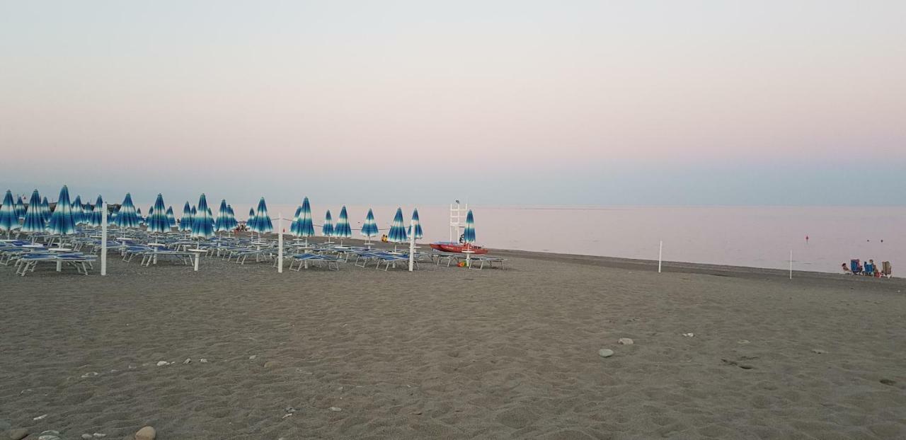 Appartamento I Puritani On The Beach 贾迪尼-纳克索斯 外观 照片