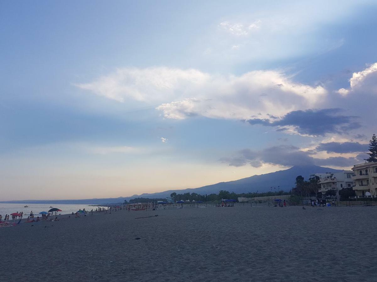 Appartamento I Puritani On The Beach 贾迪尼-纳克索斯 外观 照片